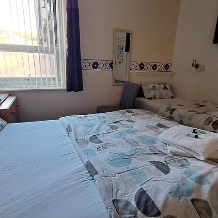 Fern Villa Hotel - Albert Road Блекпул Номер фото